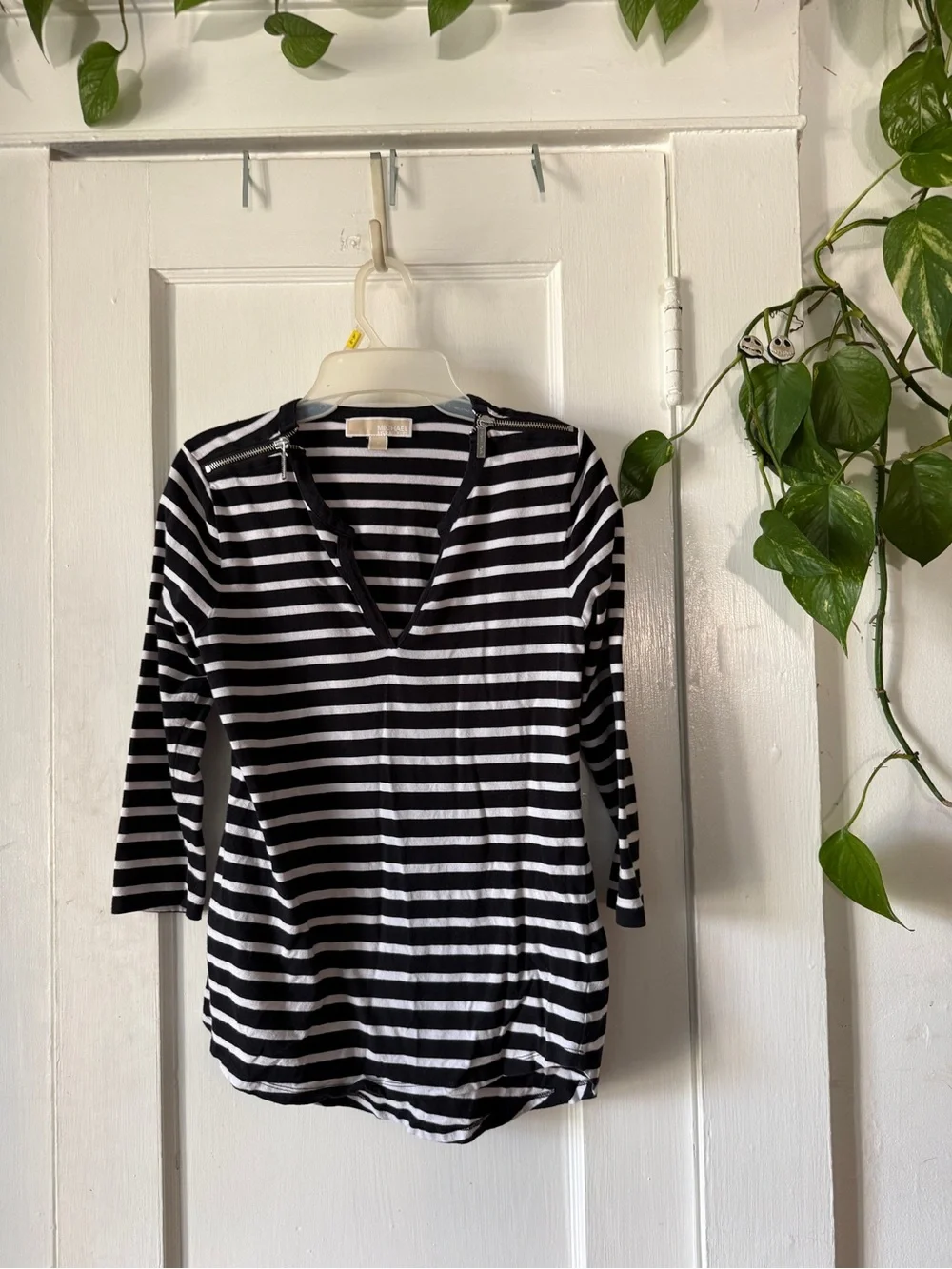 Michael Kors size S Black & White Striped V-Neck Long Sleeve Top
